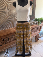 Ladies Bali Beach / Shirred Waist Bali Capri Pants SO COMFY XXL - Bali 3/4 Pants