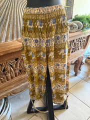 Ladies Bali Beach / Shirred Waist Bali Capri Pants SO COMFY XXL - Bali 3/4 Pants