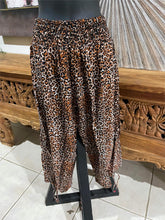 Ladies Bali Beach / Shirred Waist Bali Capri Pants - SO COMFY - Suit Maternity L