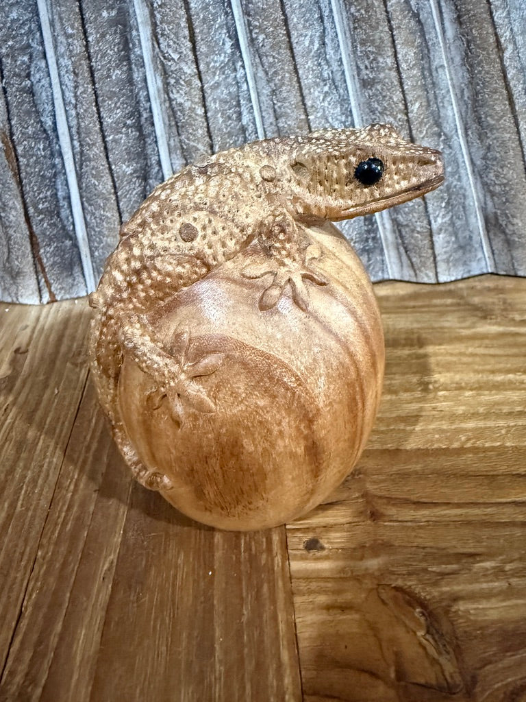 NEW Balinese Hand Carved & Crafted Suar Wood Gecko Sculpture - Bali Carving