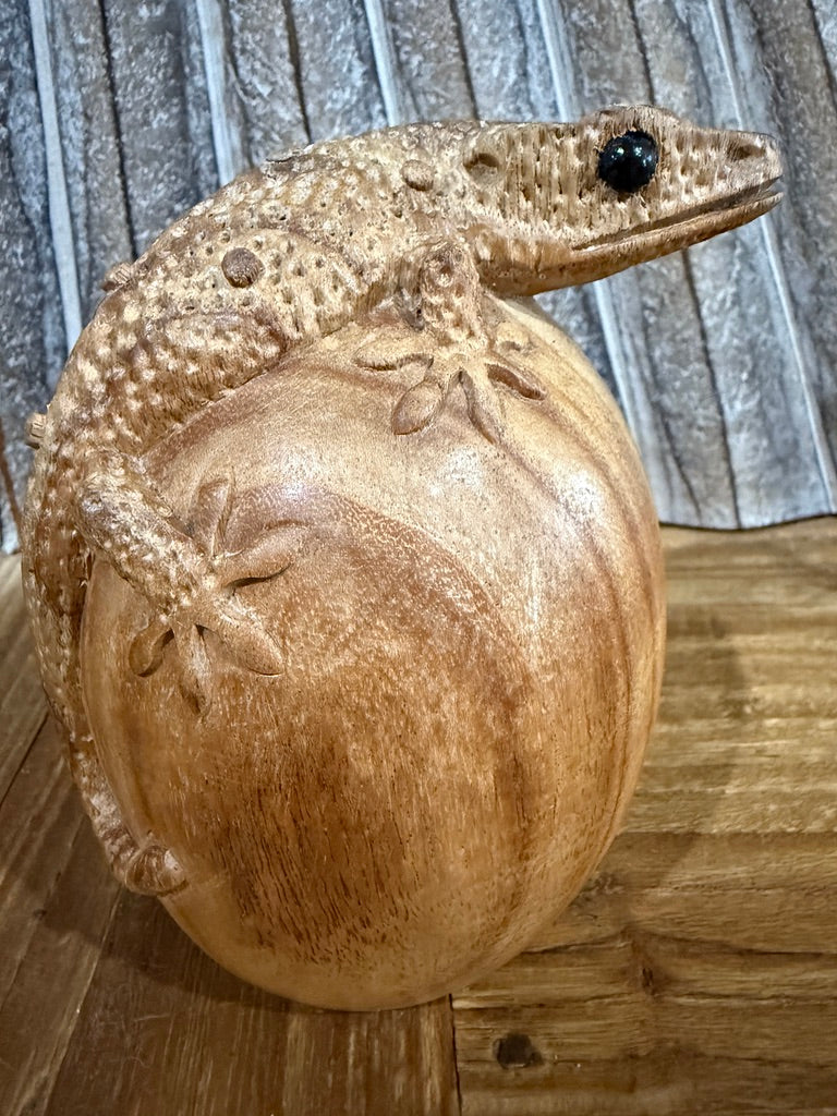 NEW Balinese Hand Carved & Crafted Suar Wood Gecko Sculpture - Bali Carving