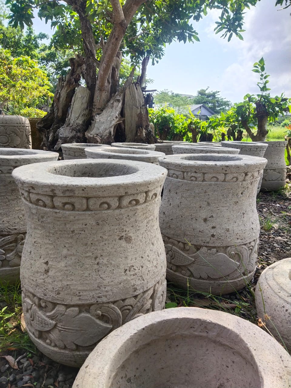 NEW Balinese Hand Crafted Paras Pot - Bali Feature Pot - Carved Bali Pot