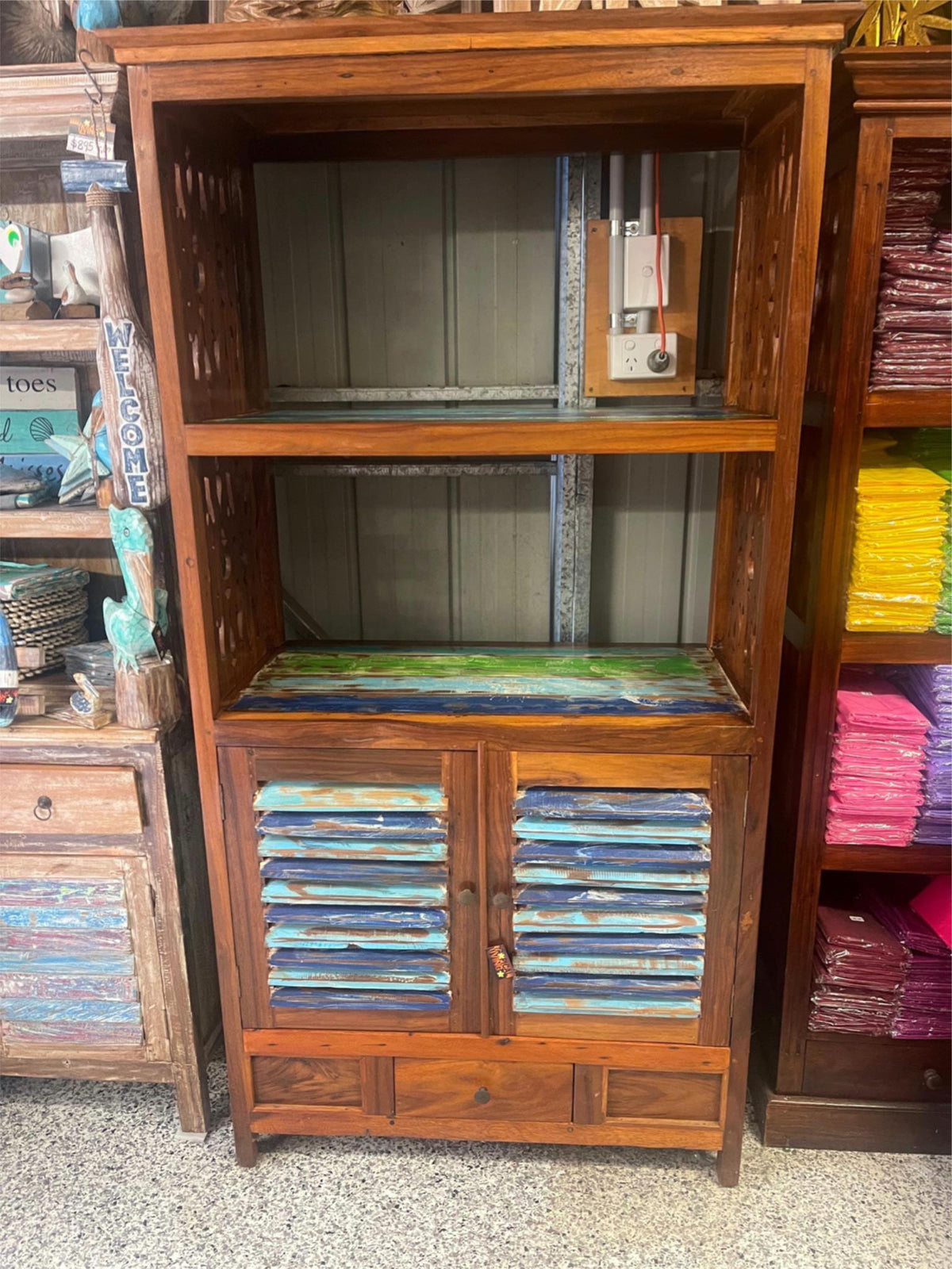 NEW Beautifully Hand  Crafted Recycled TEAK WOOD BALINESE Buffet Unit with Hutch